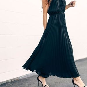 To The Moon + Back Pleated Dress - Black - NEW